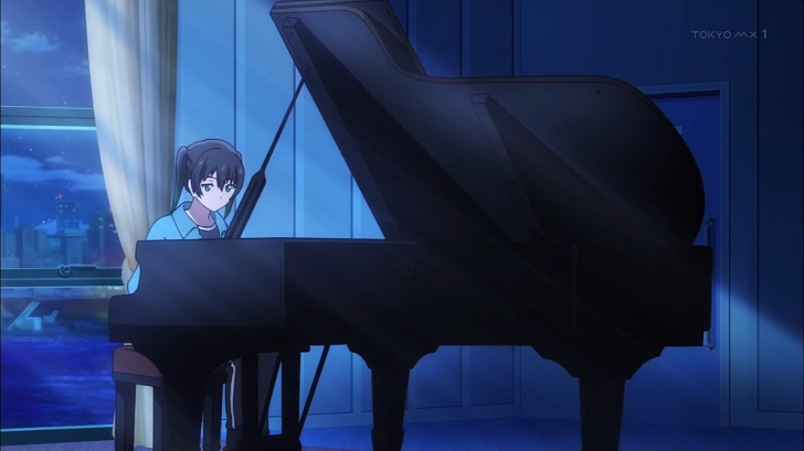ピアノを弾く高咲侑
